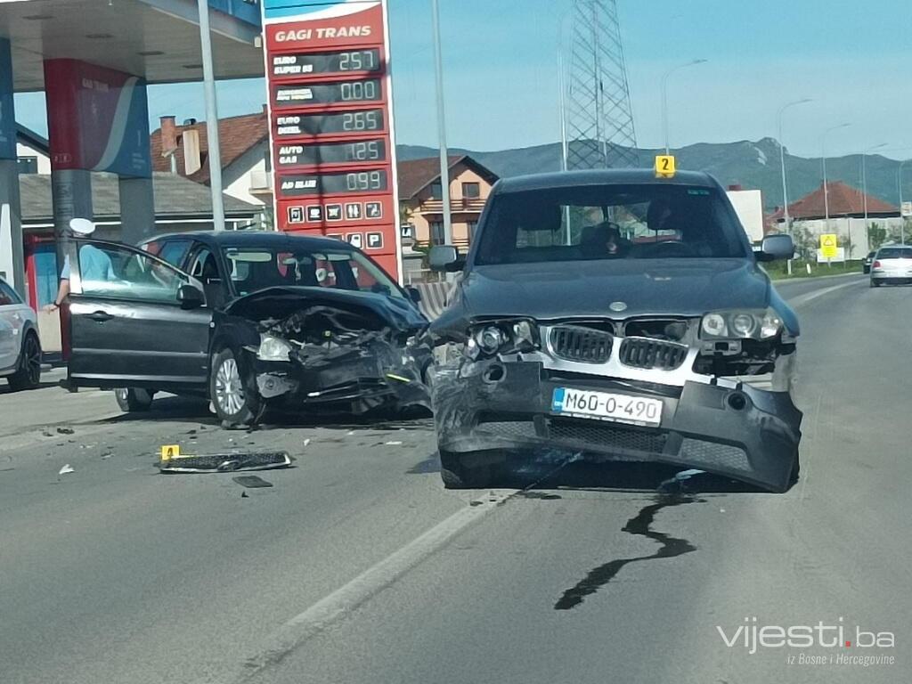 Nesreća kod Prijedora: Sudar dva vozila, ima povrijeđenih