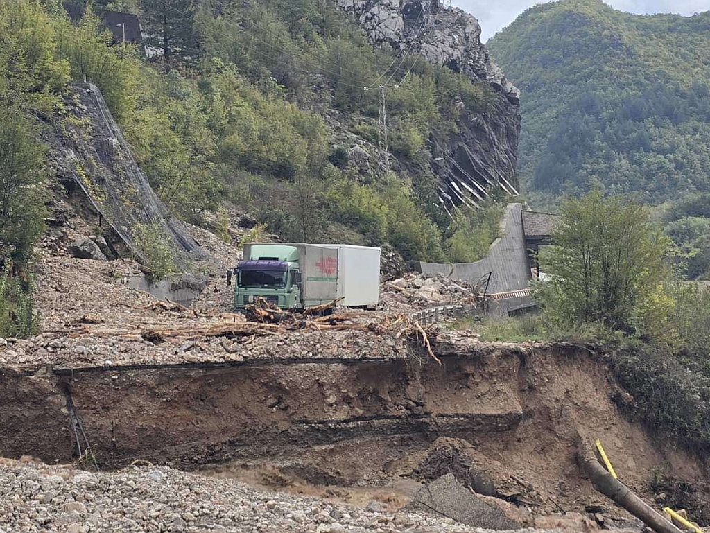 Nestala cesta kod Komadinovog vrela na putu Mostar - Jablanica