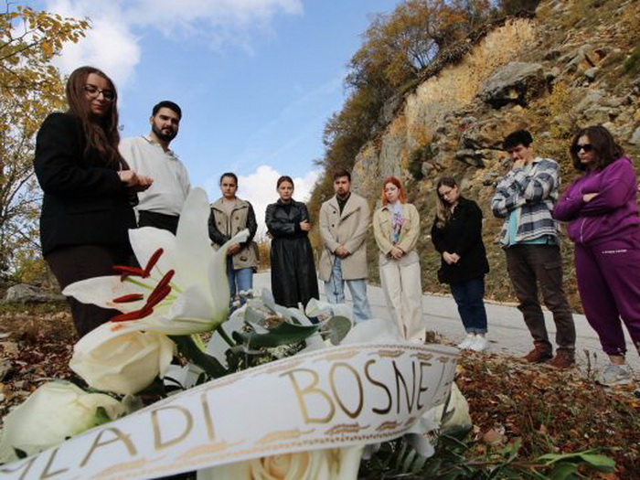 Njegovanje kulture mira i jednakosti: Grupa mladih obišla mjesta ratnih stradanja civila u BiH