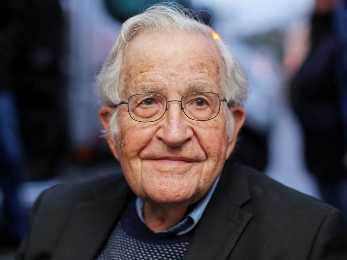 Noam Chomsky se oporavlja od moždanog udara