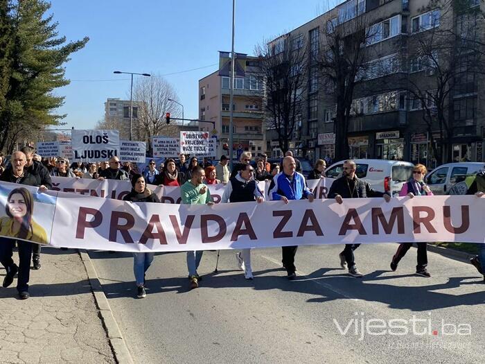 Nova protestna šetnja u Tuzli: 'Podržavamo porodicu ubijene Amre'