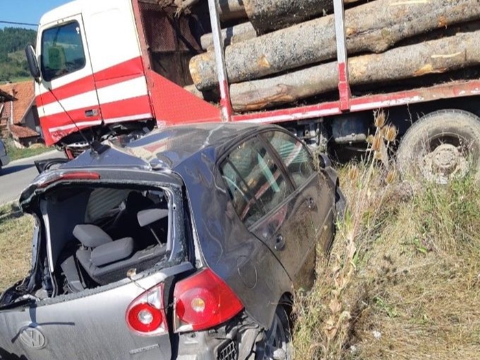 Novi Pazar: Jedan mladić poginuo, drugom se bore za život