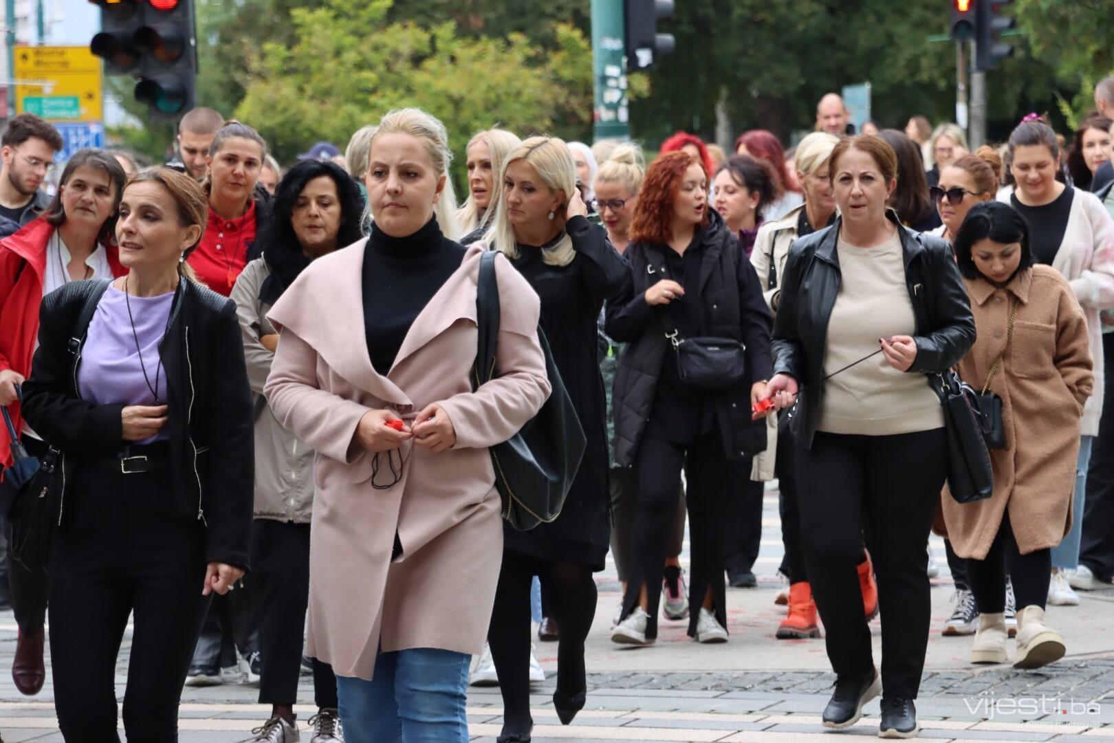 Novi protesti u KS: Na ulice izašli doktori i stomatolozi