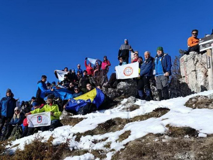 Novogodišnji uspon na vrh Trebevića okupio sedamdesetak planinara