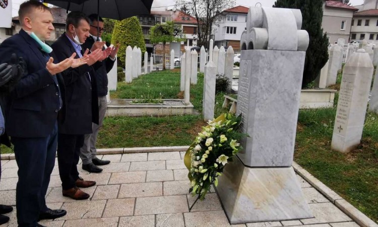 Obilaskom mezara obilježen 2. maj, Dan Općine Stari Grad