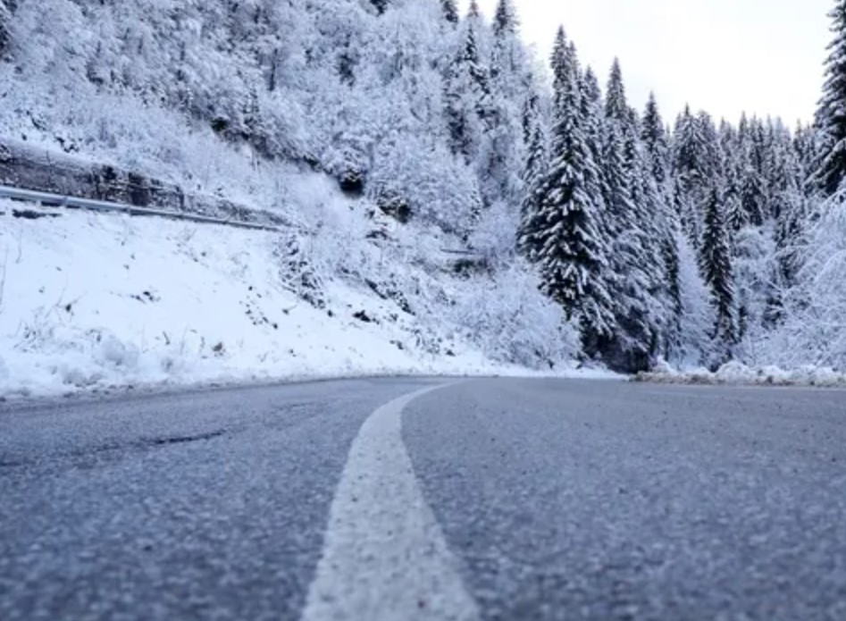 Obustavljen saobraćaj za sve kategorije vozila na cesti Pale - Jahorina