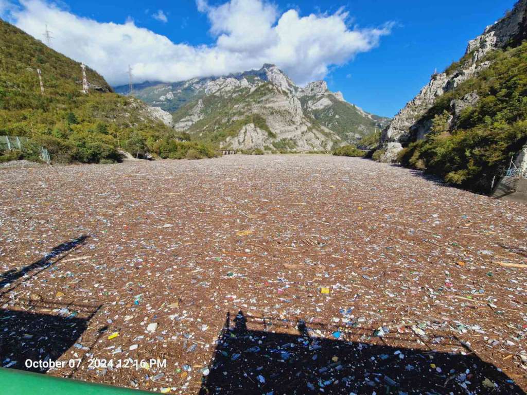 Očišćen otpad uz branu HE Grabovica