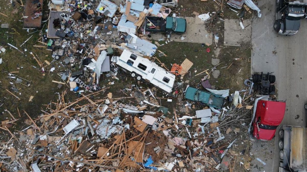Od posljedica tornada poginulo najmanje 26 osoba, pola miliona domaćinstava bez struje