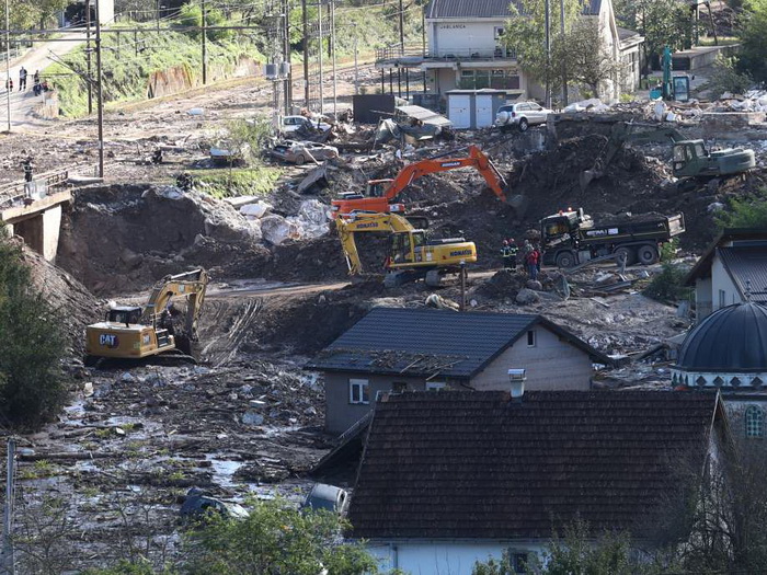 Od ranih jutarnjih sati spasilačke ekipe na terenu u Jablanici