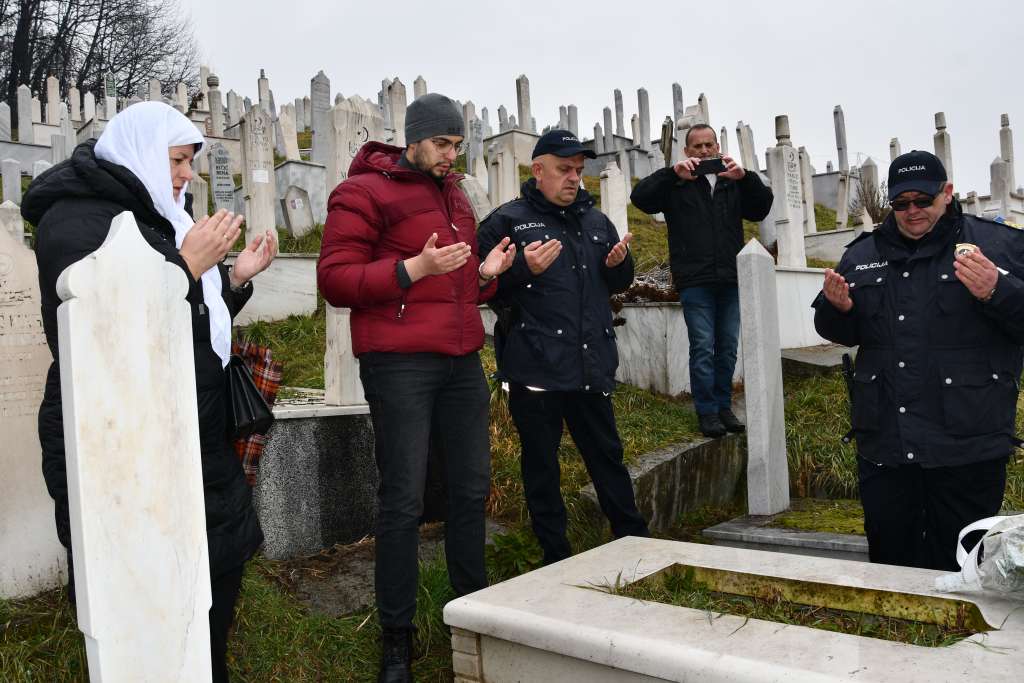 Odata počast policajcu Mahmutu Traki