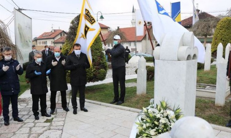 Odata počast šehidima, poginulim braniocima i vrhovnom komandantu Armije RBiH