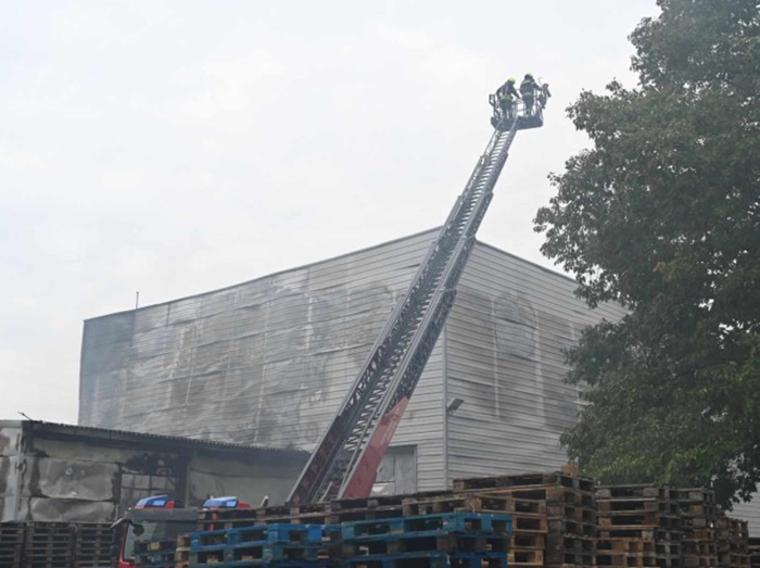 Ogromna šteta požara u Banjaluci: Katastrofa spriječena, ali izgorjele tone robe