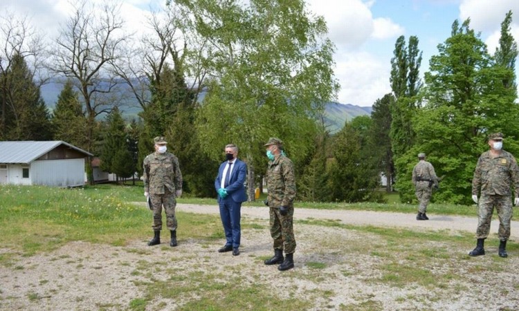 Okolić posjetio kasarnu 'Adil Bešić' u Bihaću