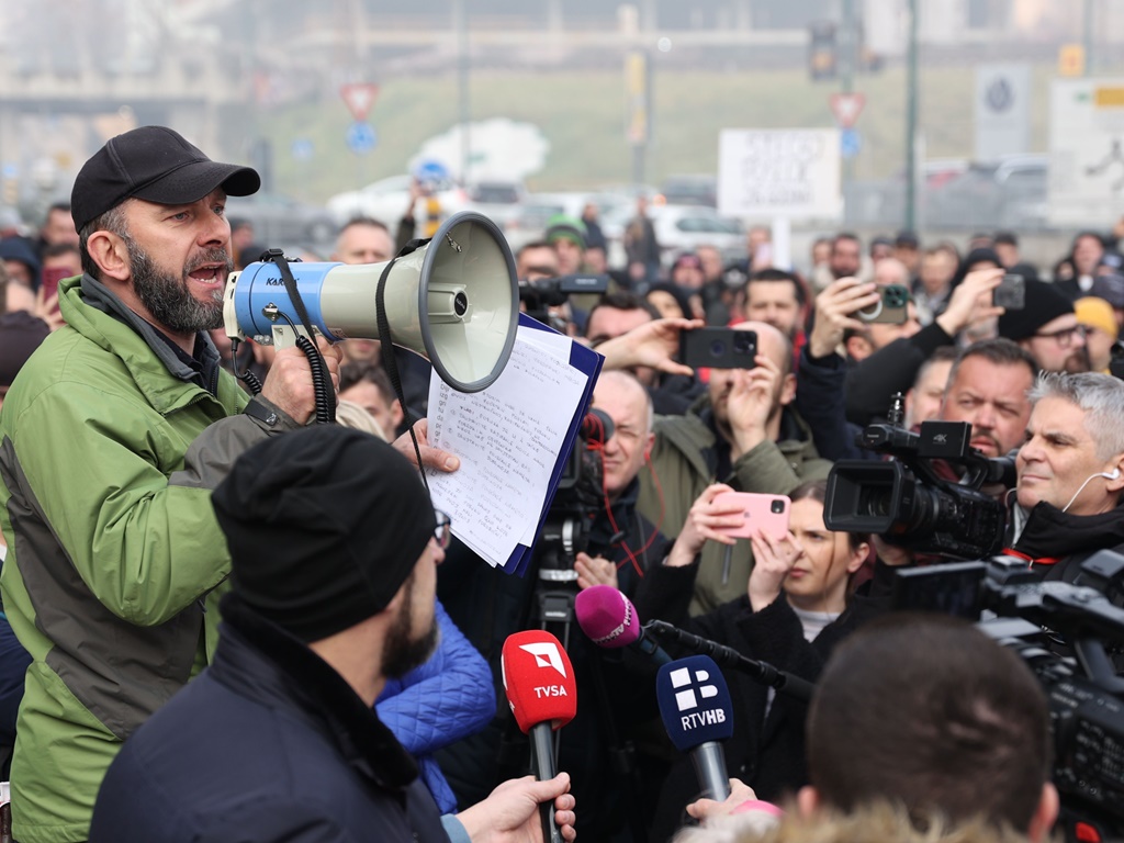 Okončan protest ispred Vlade FBiH, ESV postiglo dogovor