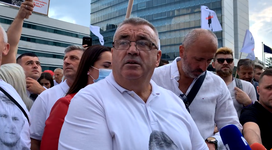 Okončan protest: Memić pozvao građane da se raziđu sa Trga BiH