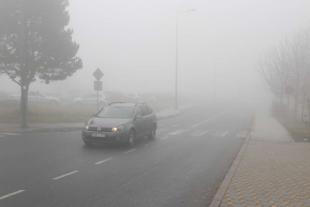 Oprez zbog magle, odrona i udara vjetra