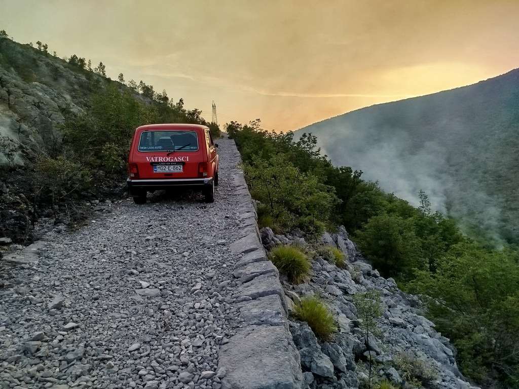 Osam požara na području HNK