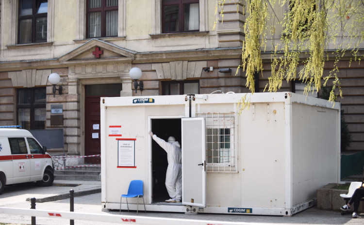 Otvoreni novi COVID-19 telefonski brojevi za žalbe i pohvale