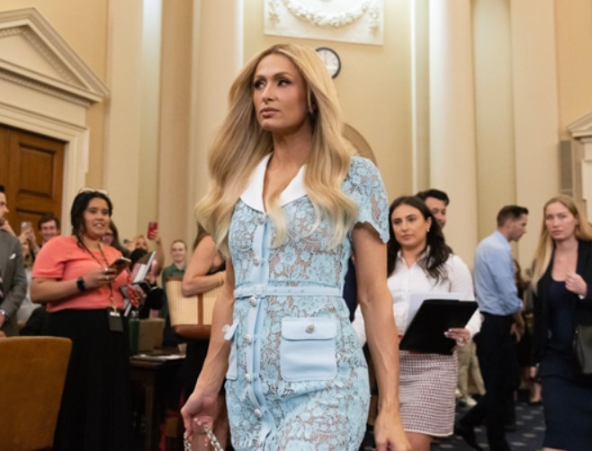 Paris Hilton šokirala fanove: Promijenila boju glasa pred Kongresom