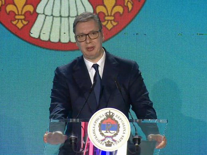 Patetičan govor Vučića: Javite Srbiji da je volim