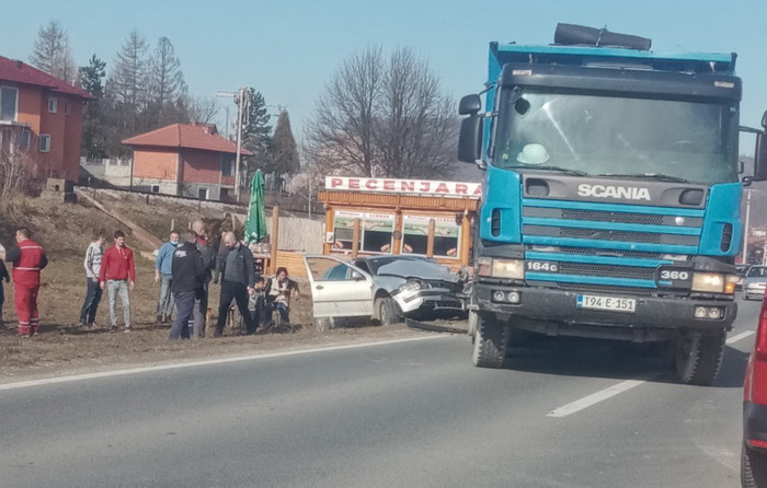 Pet osoba povrijeđeno u teškoj saobraćajnoj nesreći kod Srebrenika