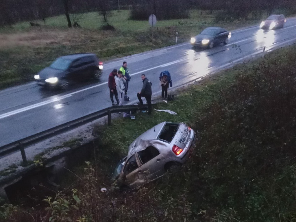 Teška saobraćajna nesreća kod Zenice: Povrijeđeno pet osoba