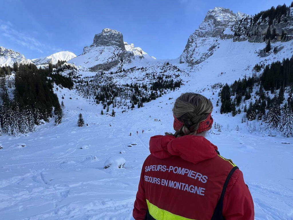 Pet skijaša poginulo u lavinama u francuskim Alpama