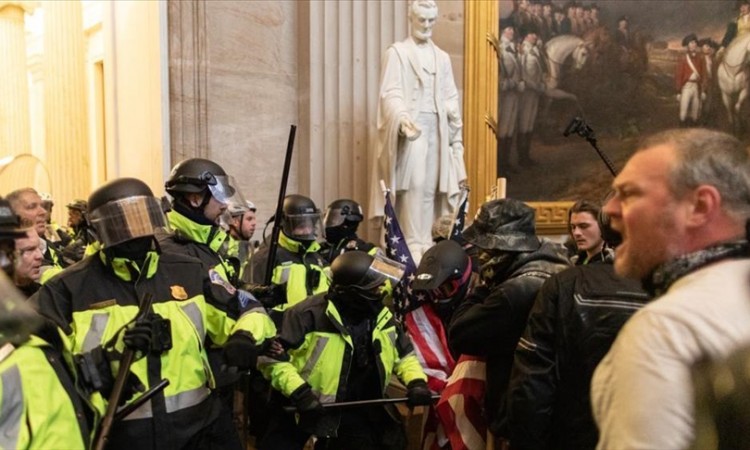 Peta žrtva nereda na Capitol Hillu: Preminuo policajac od posljedica povreda