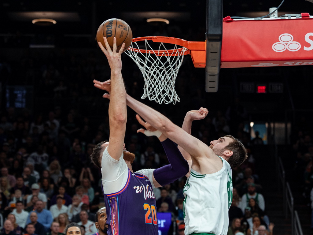 Phoenix izgubio od Bostona, double-double Jusufa Nurkića