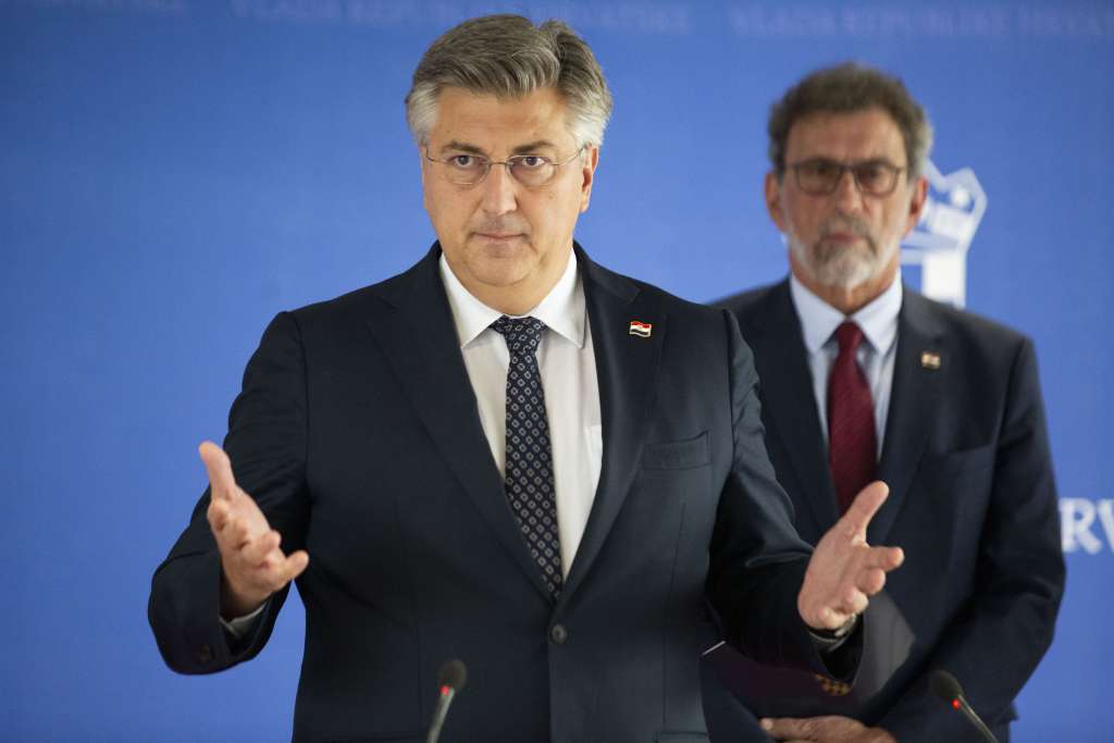 Plenković: Letovi s migrantima nisu neobični niti tajanstveni