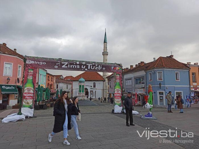 Počela manifestacija Zima u Tuzli: Za građane razonoda, za obrtnike prilika za zaradu