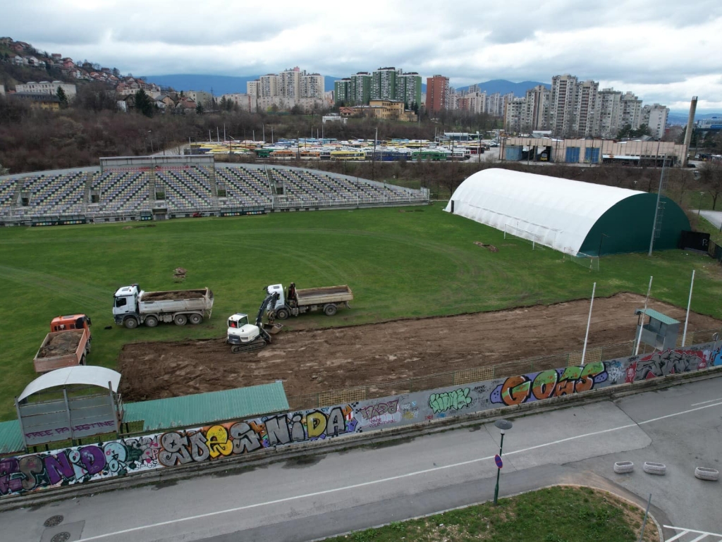 Počela rekonstrukcija stadiona na Otoci: Novi teren, svlačionice, reflektori...