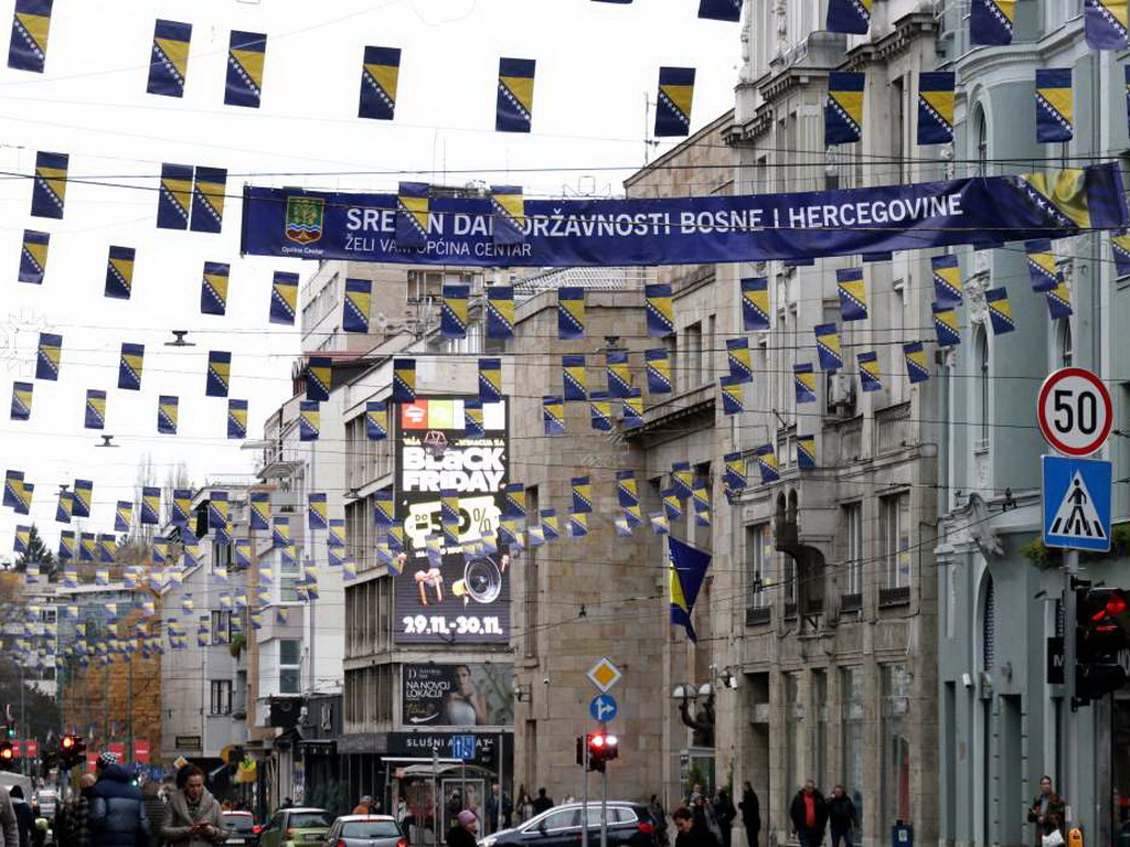 Počelo dekorisanje sarajevskih ulica povodom Dana državnosti BiH