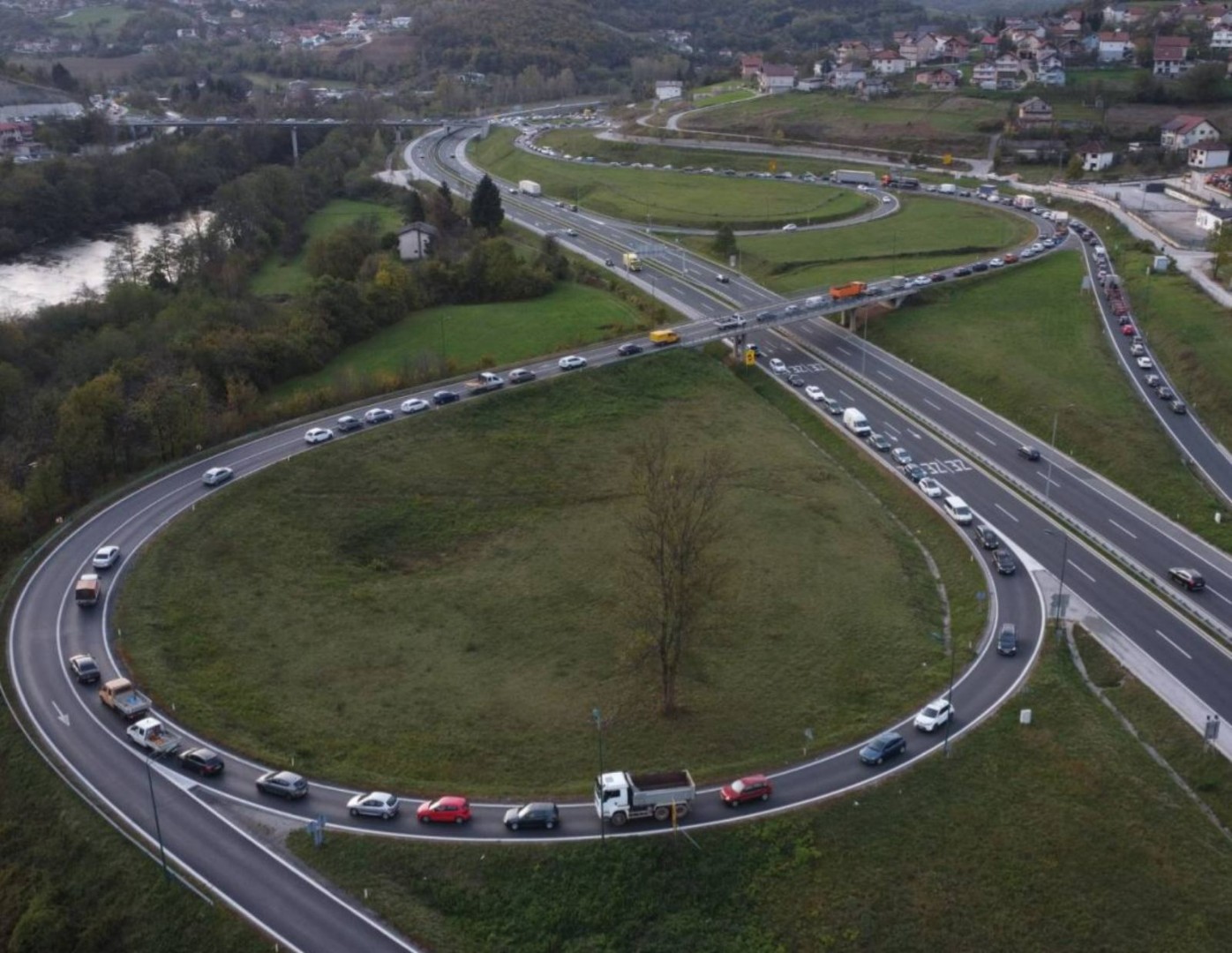 Pogledajte kako iz zraka izgleda kolaps na Vogošćanskoj petlji