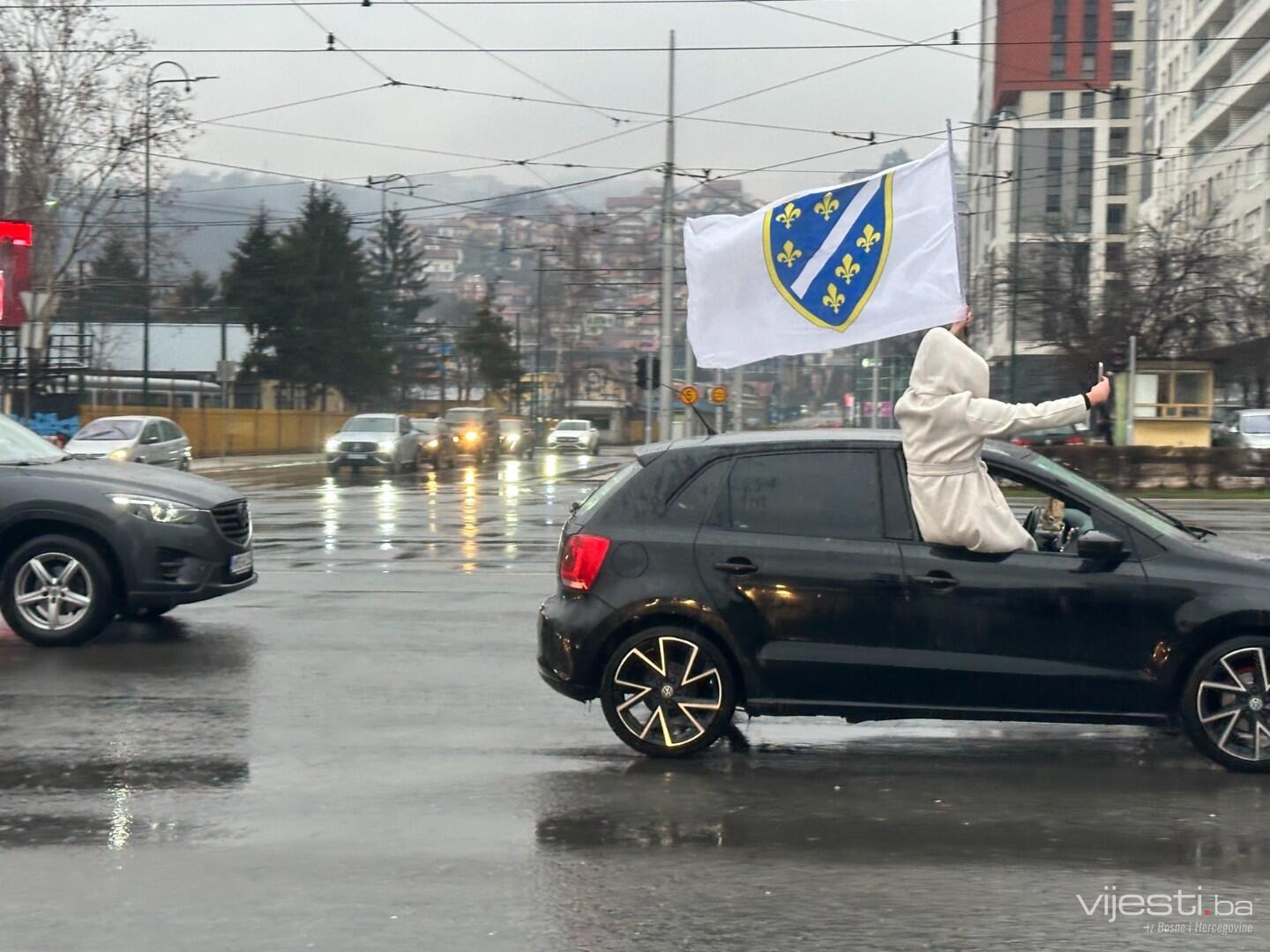 Pogledajte veliki defile zastava s ljiljanima u Sarajevu