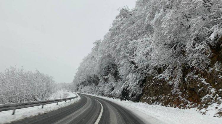 Poledica na putevima