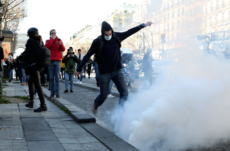 Policija ispalila suzavac na demonstrante u Parizu