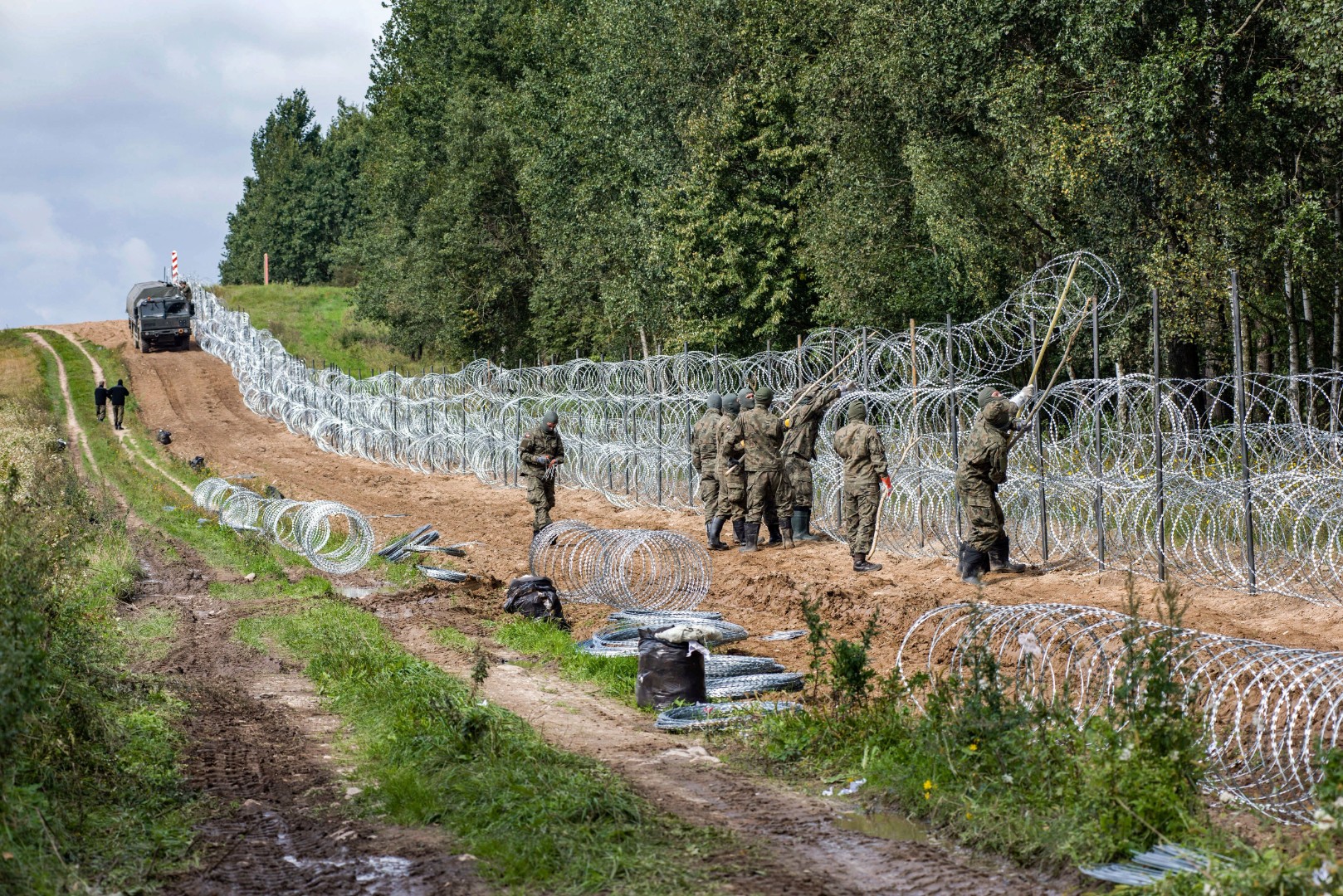 Poljska vlada razmatra privremenu suspenziju prava na azil