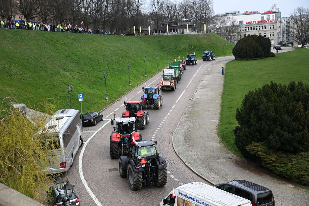 Poljski farmeri blokirali puteve širom zemlje