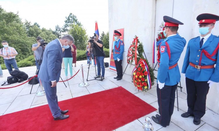 Položeni vijenci u Banjoj Luci povodom Dana ustanka naroda BiH protiv fašizma