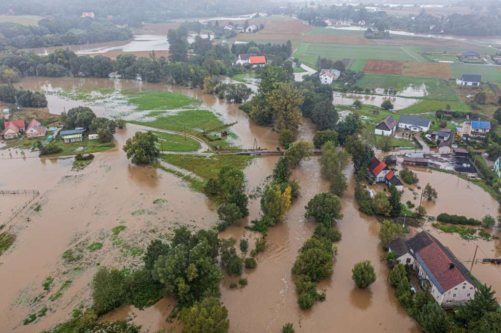 Poplave u Europi se ne smiruju, jedna osoba se utopila u Poljskoj