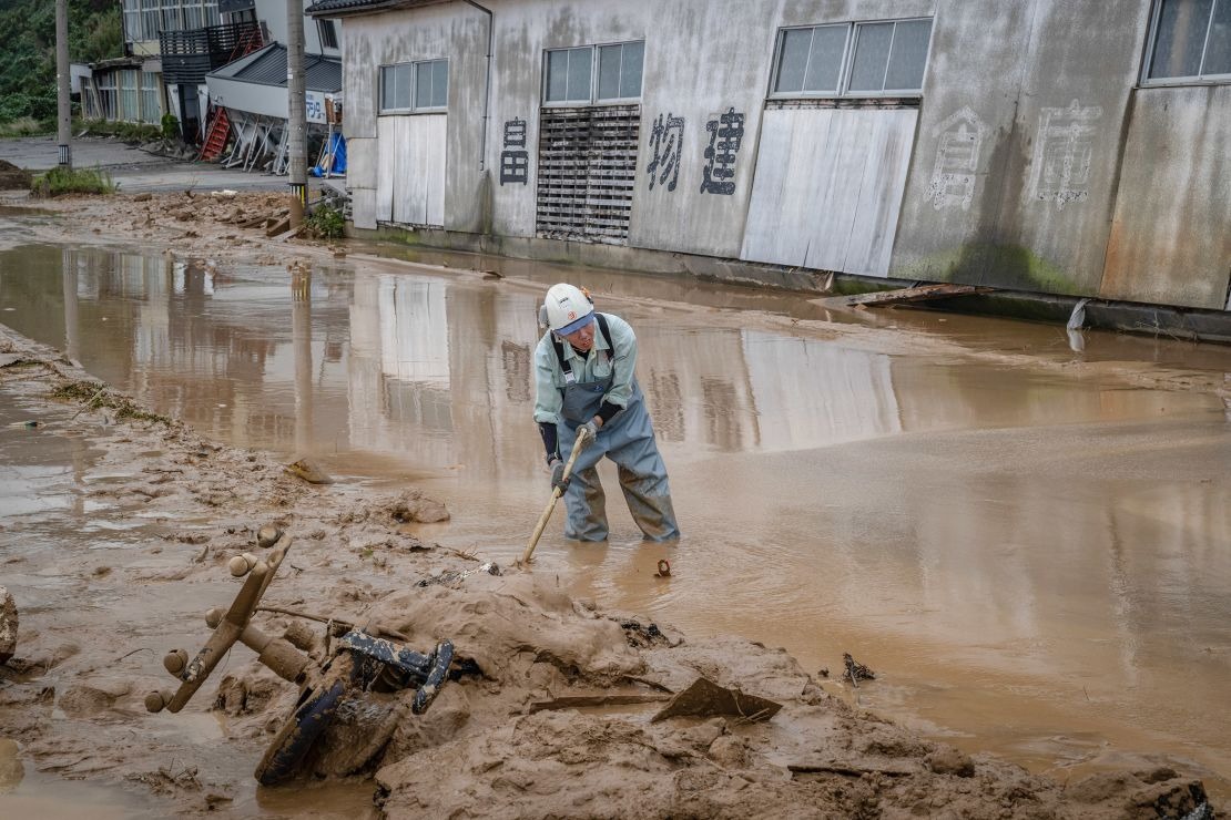 Poplave u Japanu: Najmanje šest poginulih, stotine područja blokirane