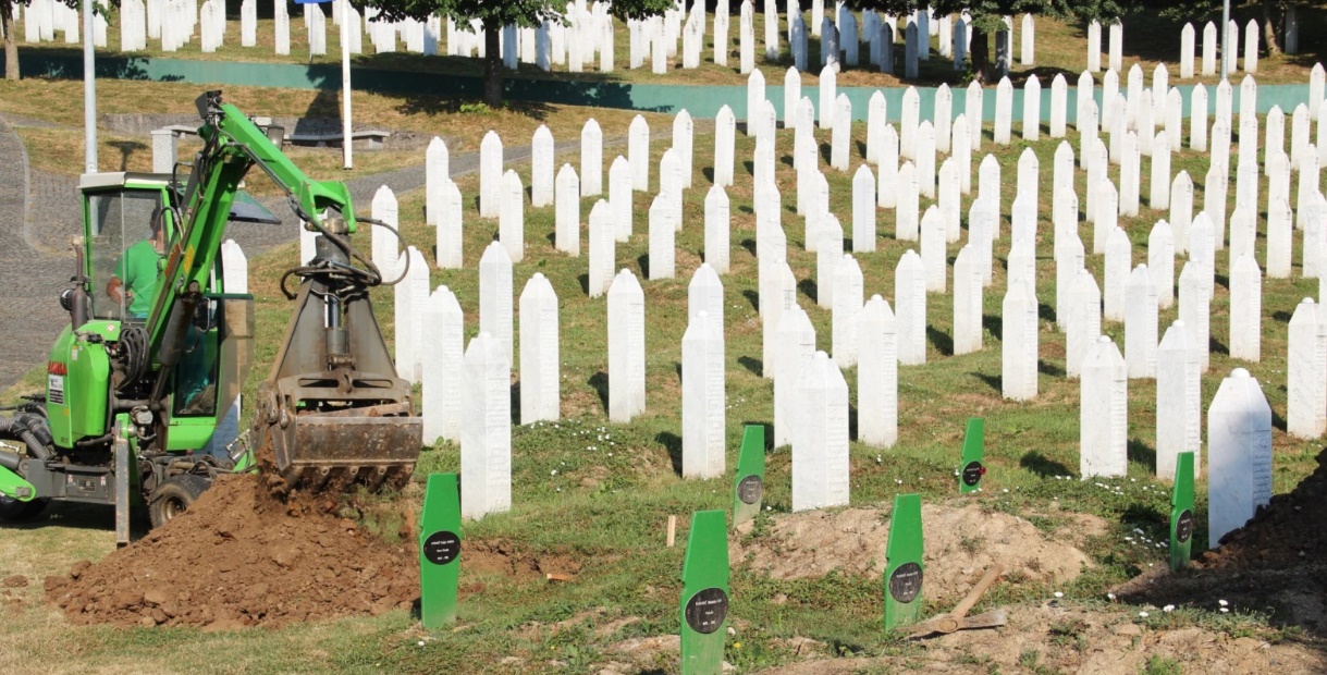 Posljednje pripreme za ukop 19 žrtava genocida u Srebrenici