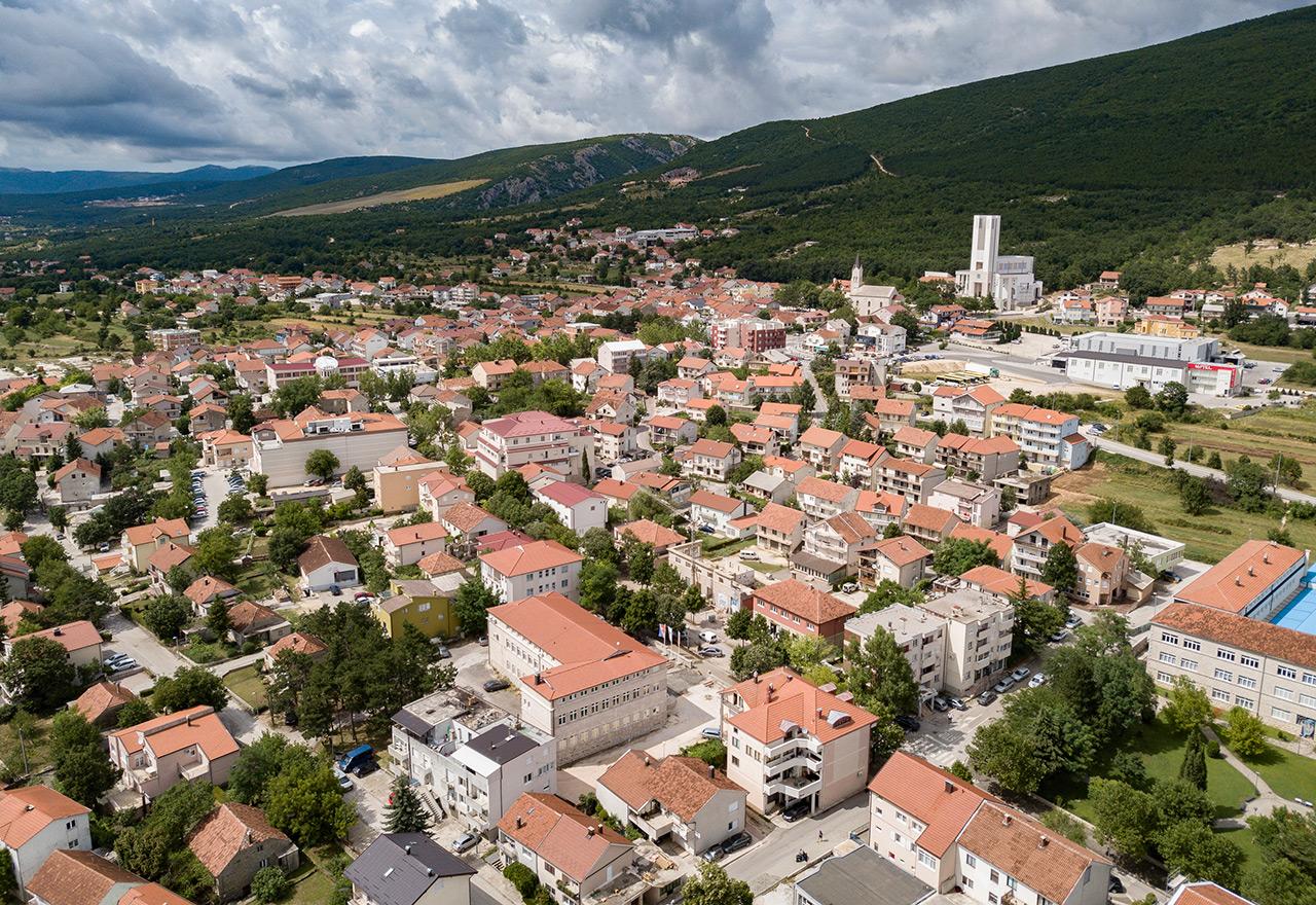 Posušje: Mladić opečen bakljom, među osumnjičenima i policijski službenik