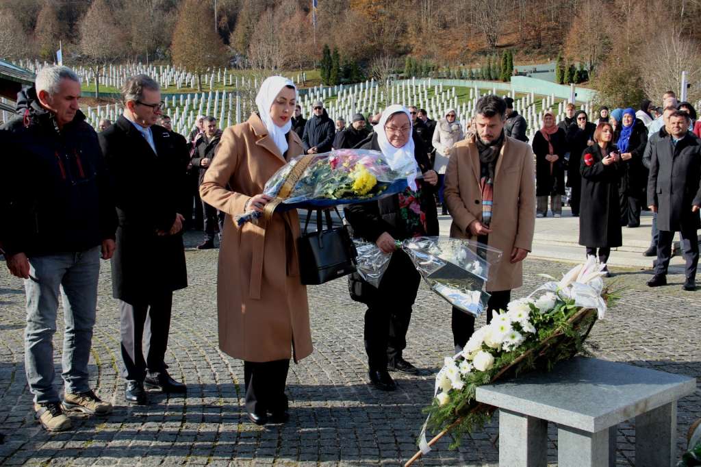 Potočari: Obilježen Dan državnosti i odata počast žrtvama genocida