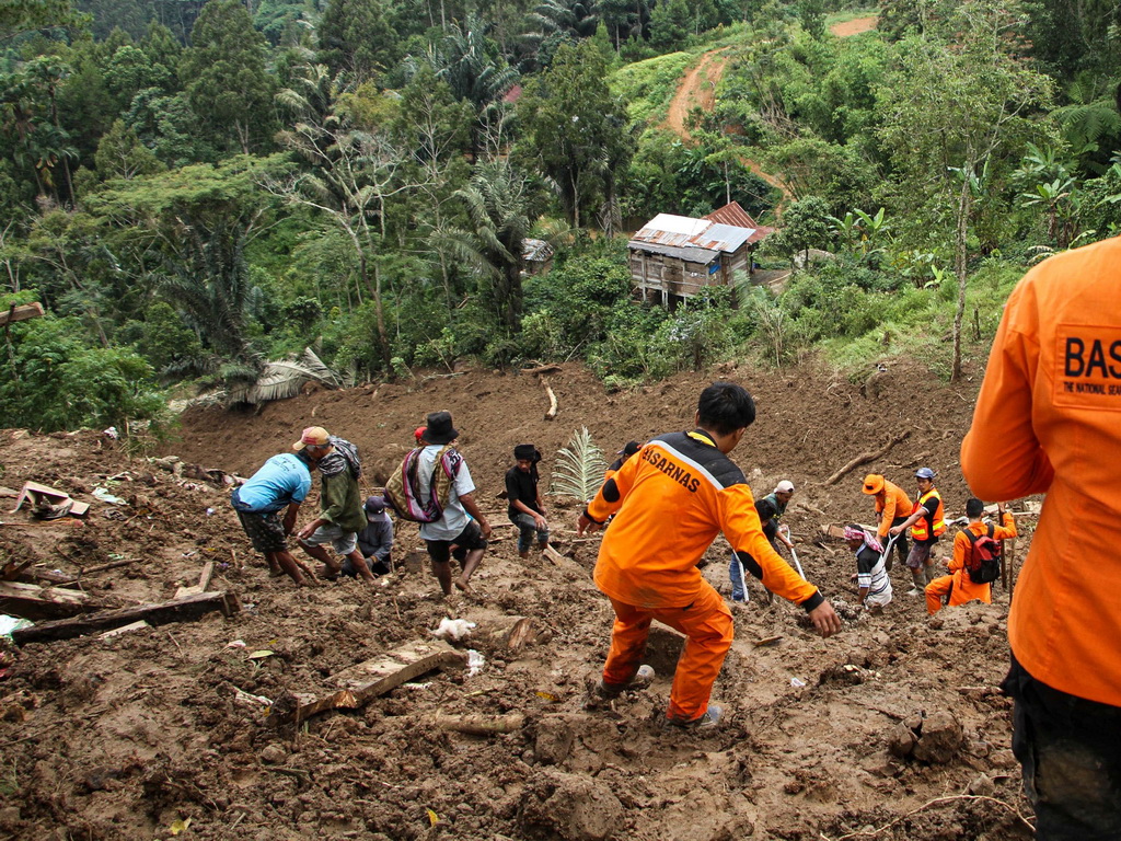 Potraga za 45 nestalih nakon klizišta u Indoneziji