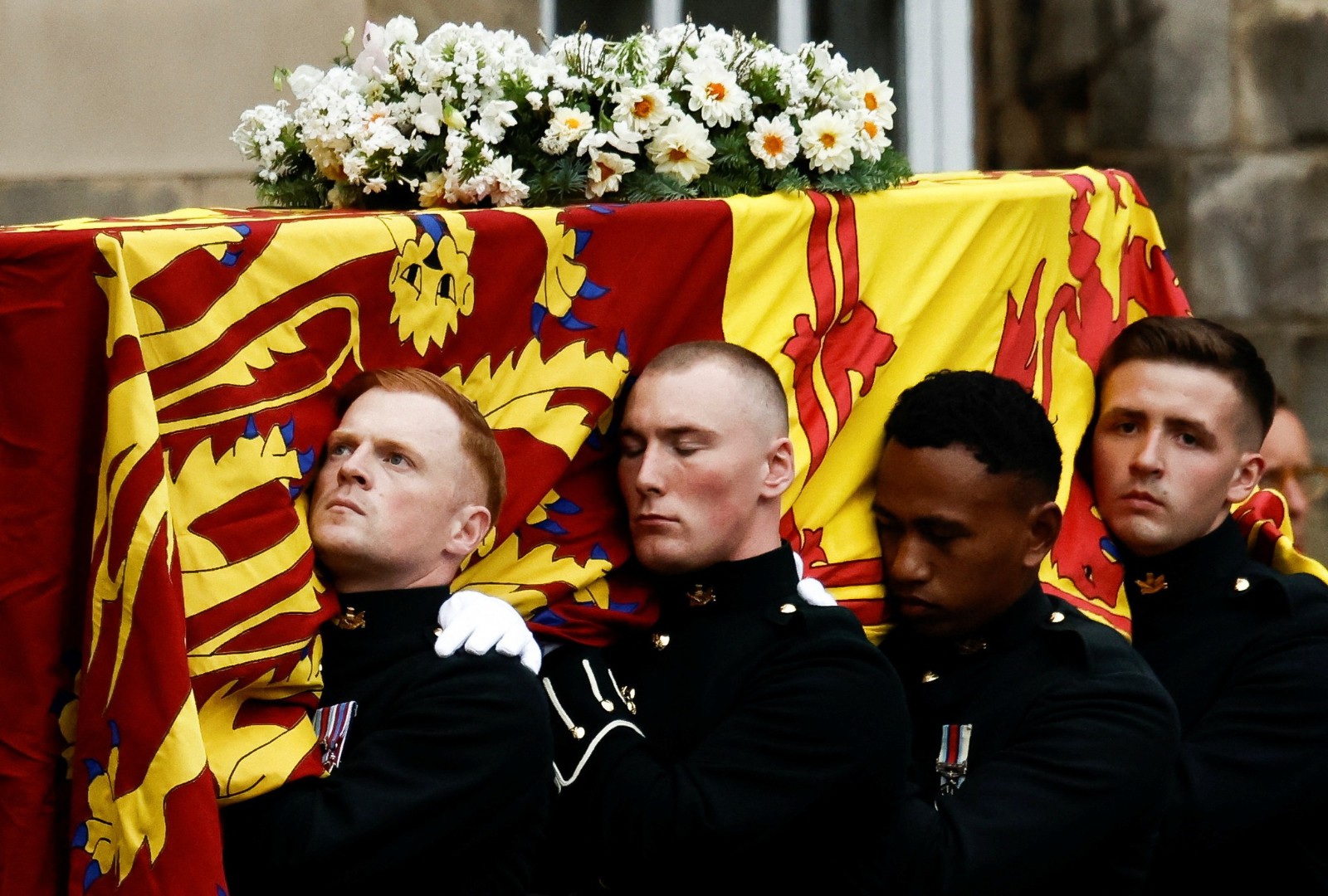 Povorka s lijesom kraljice Elizabete II stigla u Edinburgh