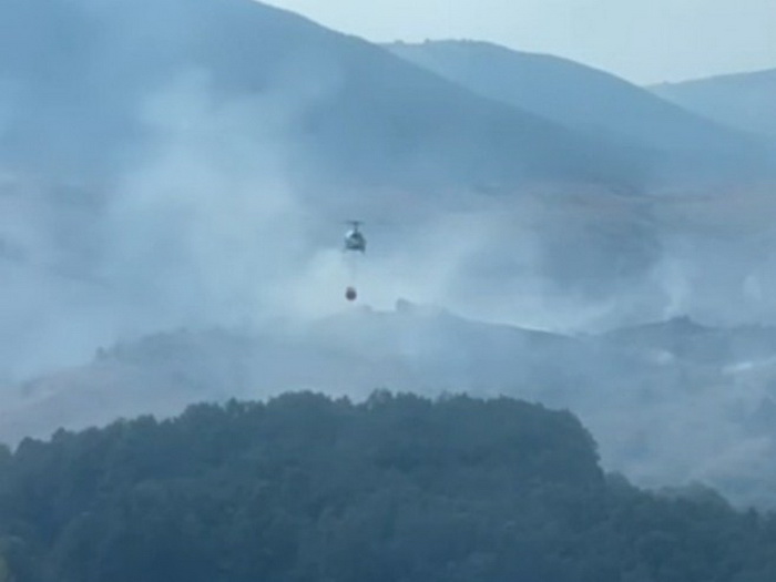 Požar kod Gacka stavljen pod kontrolu, helikopteri izbacili 50 tona vode