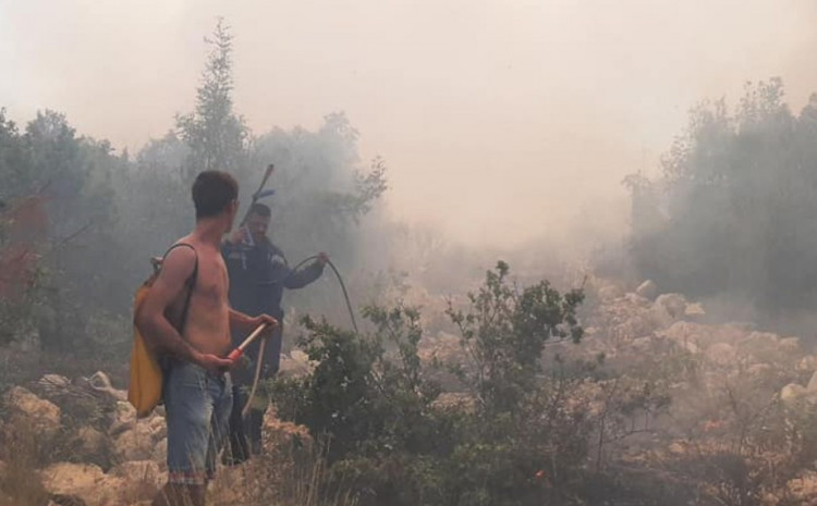 Požar kod Neuma pod kontrolom, vatra prijetila kućama