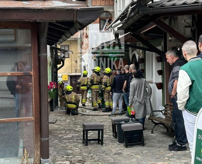 Požar u motelu na Baščaršiji, vatrogasci brzo reagovali